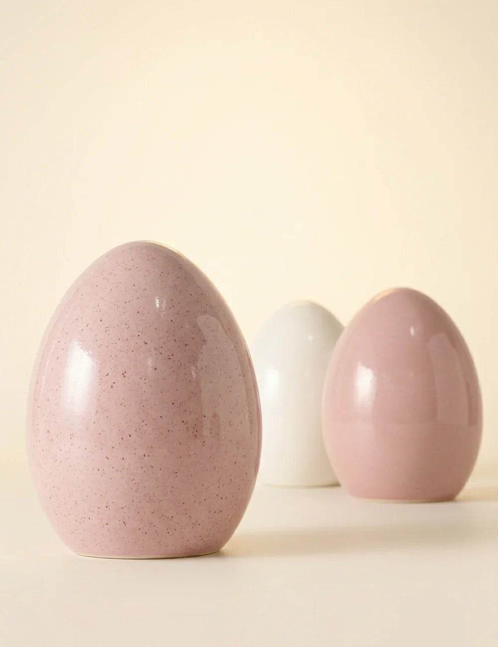 Drei Deko-Eier Mylana in Rosa und Weiß in verschiedenen Größen