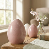 Aufsteller Mylana Eier auf Holztisch mit Glasvase und Leinentischläufer