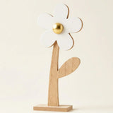 Holz-Blume Ninni mit weißen Blütenblättern und goldener Kugel auf Naturholz-Sockel