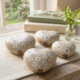 Canea Keramikherzen in Beige und Cremeweiß als Gruppenarrangement