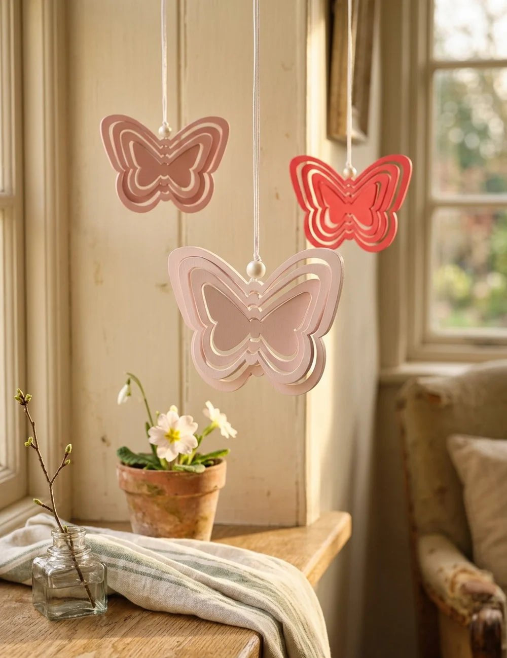 Dekoanhänger Butterfly alle drei Farbvarianten als Gruppenarrangement