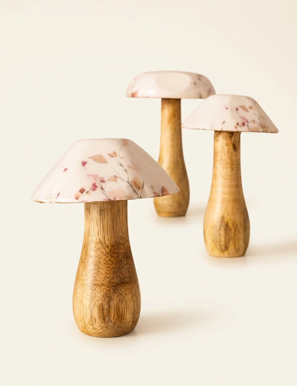 Dekoaufsteller Bernada Pilz aus emailliertem Mangoholz, handgearbeitet, H 12-21 cm