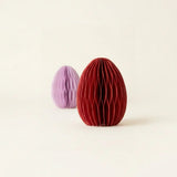 Zwei Waben-Papiereier Eggo in Rosa und Dunkelrot mit aufklappbarer Wabenstruktur