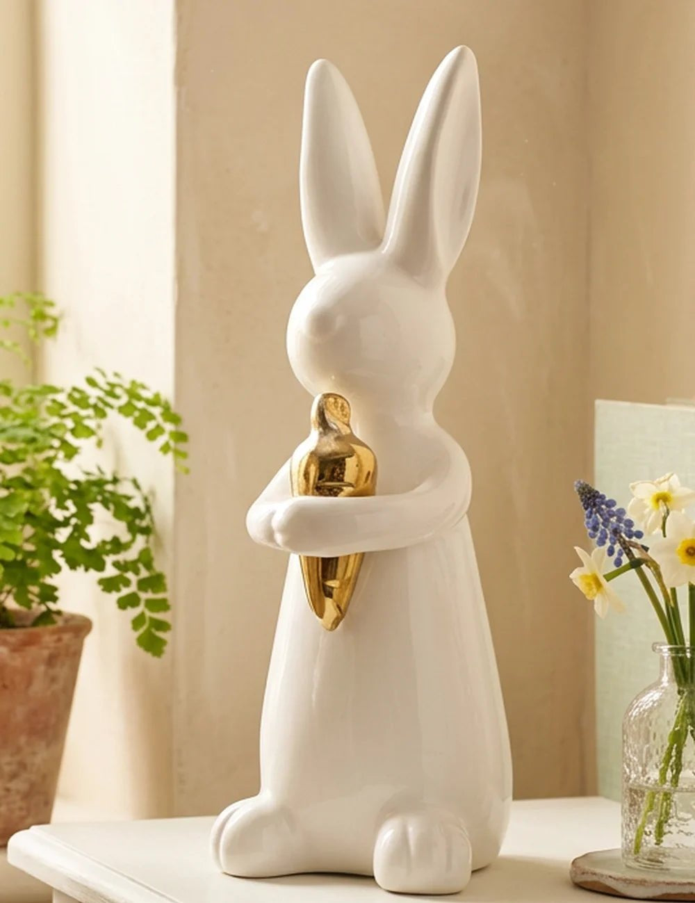 Figur Hopsi Hase – Ansicht von der Seite