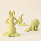 Drei grüne Yoga-Hasenfiguren aus Kunstharz in Meditationspose, Stretching und Verbeugung