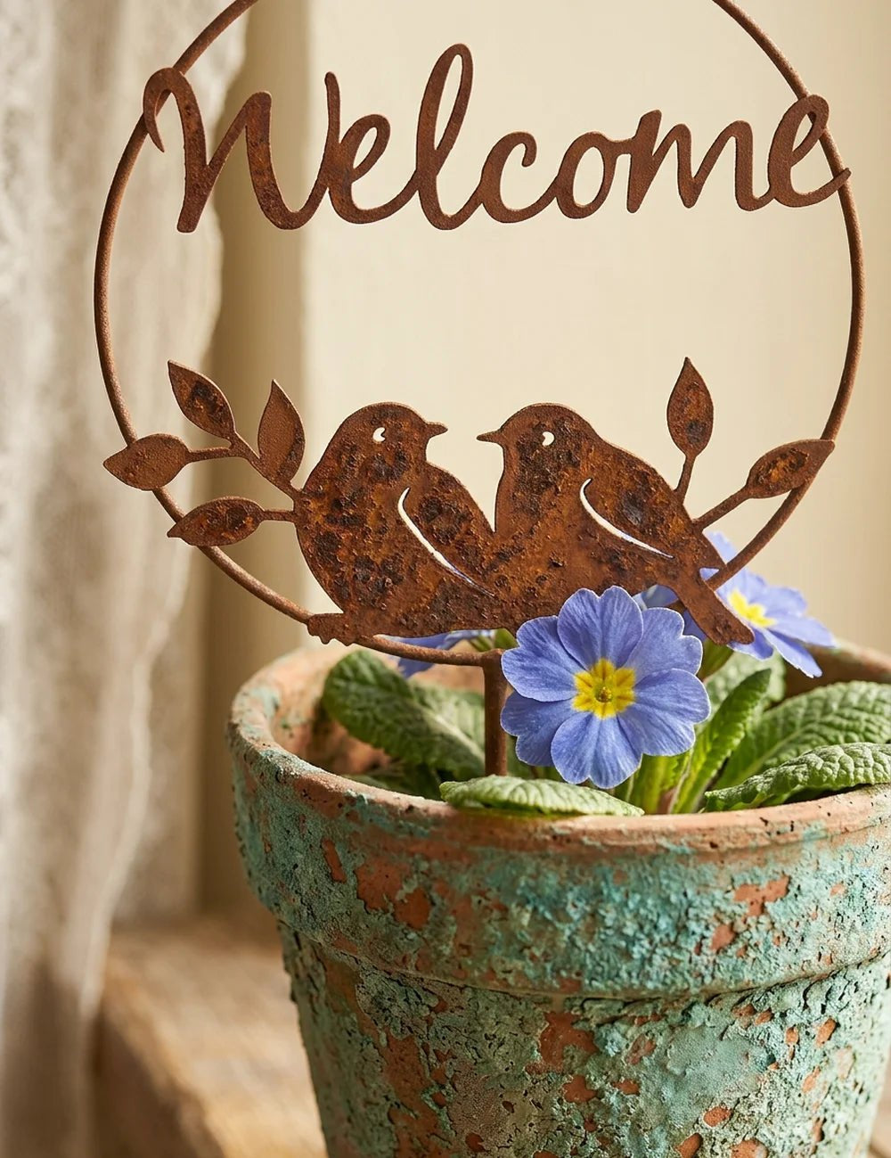 Gartenstab Welcome – dekoriert im Wohnambiente