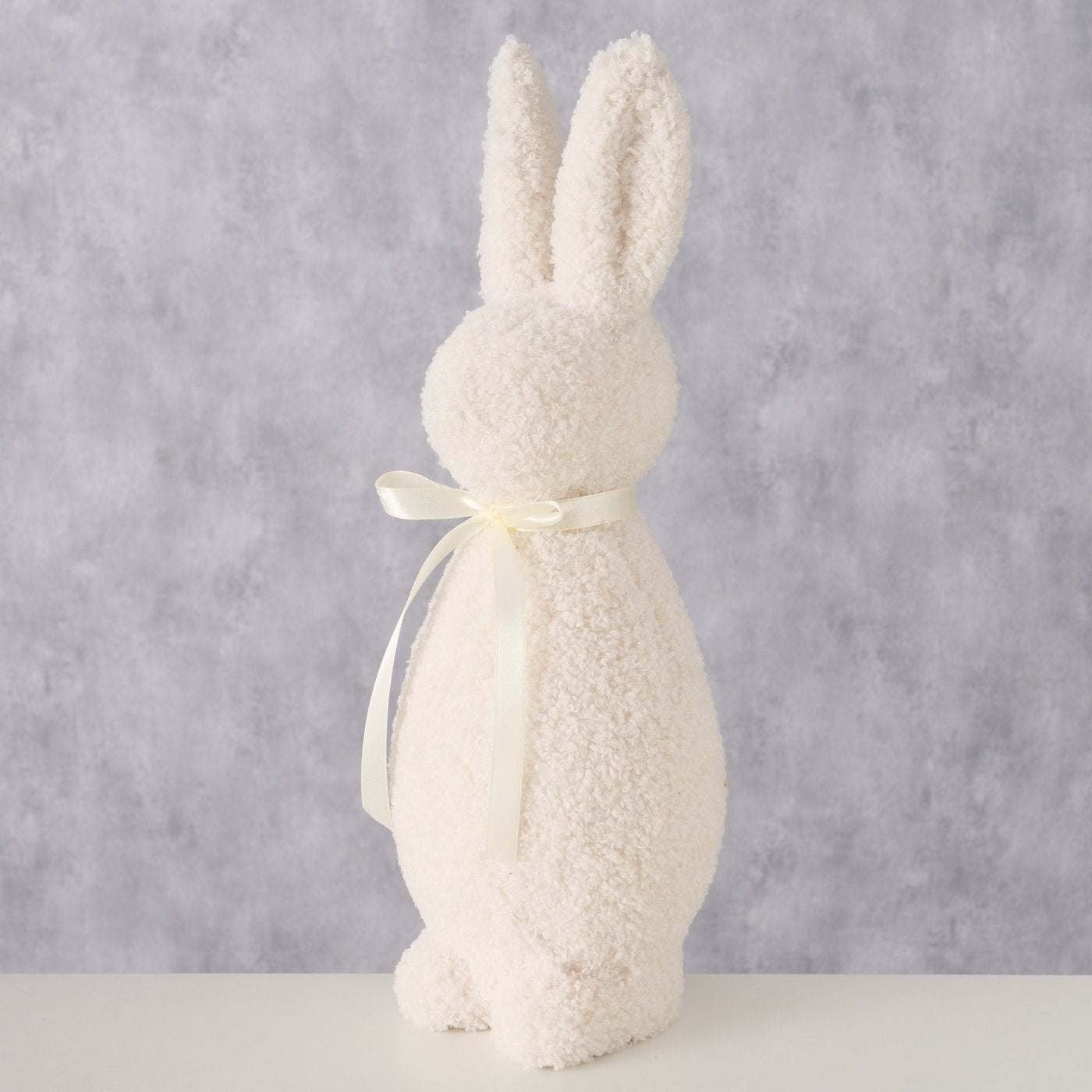 Hase Cally Beige – dekoriert im Wohnambiente