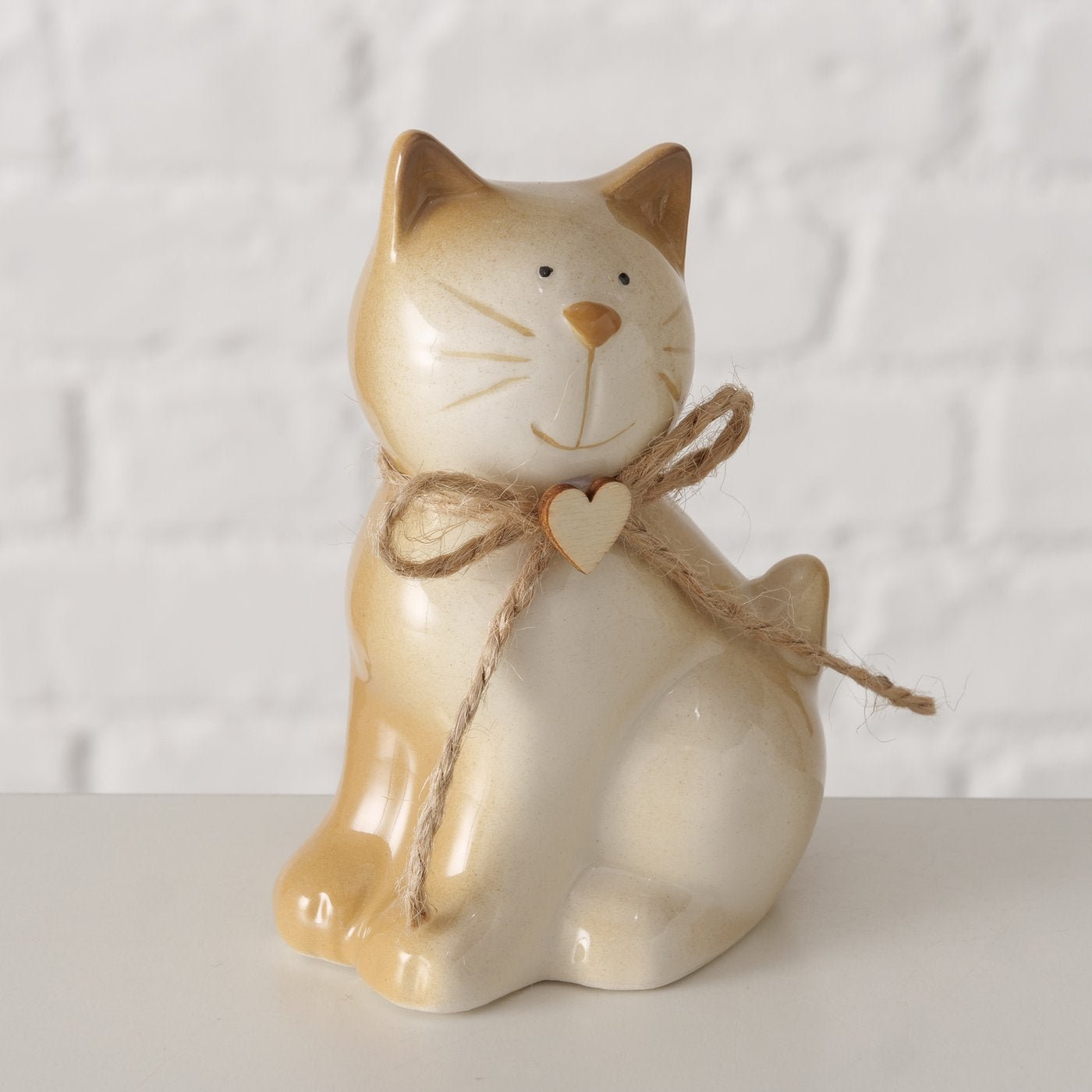 Katze Katinka – in Gruppenarrangement dekoriert