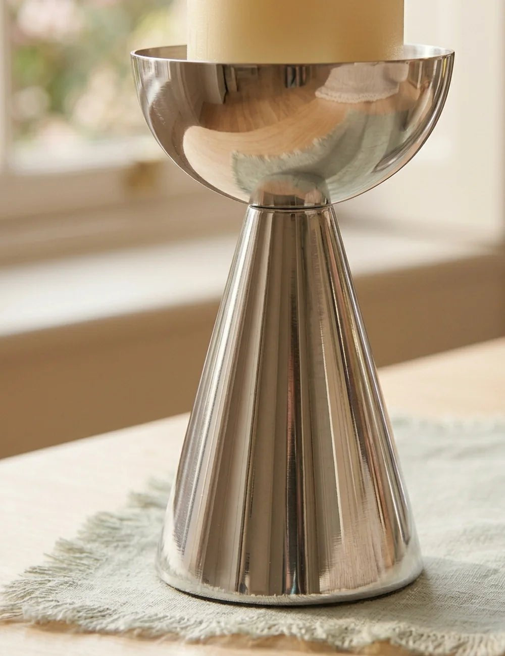 Kerzenleuchter Luena Silber – Nahaufnahme Materialdetail