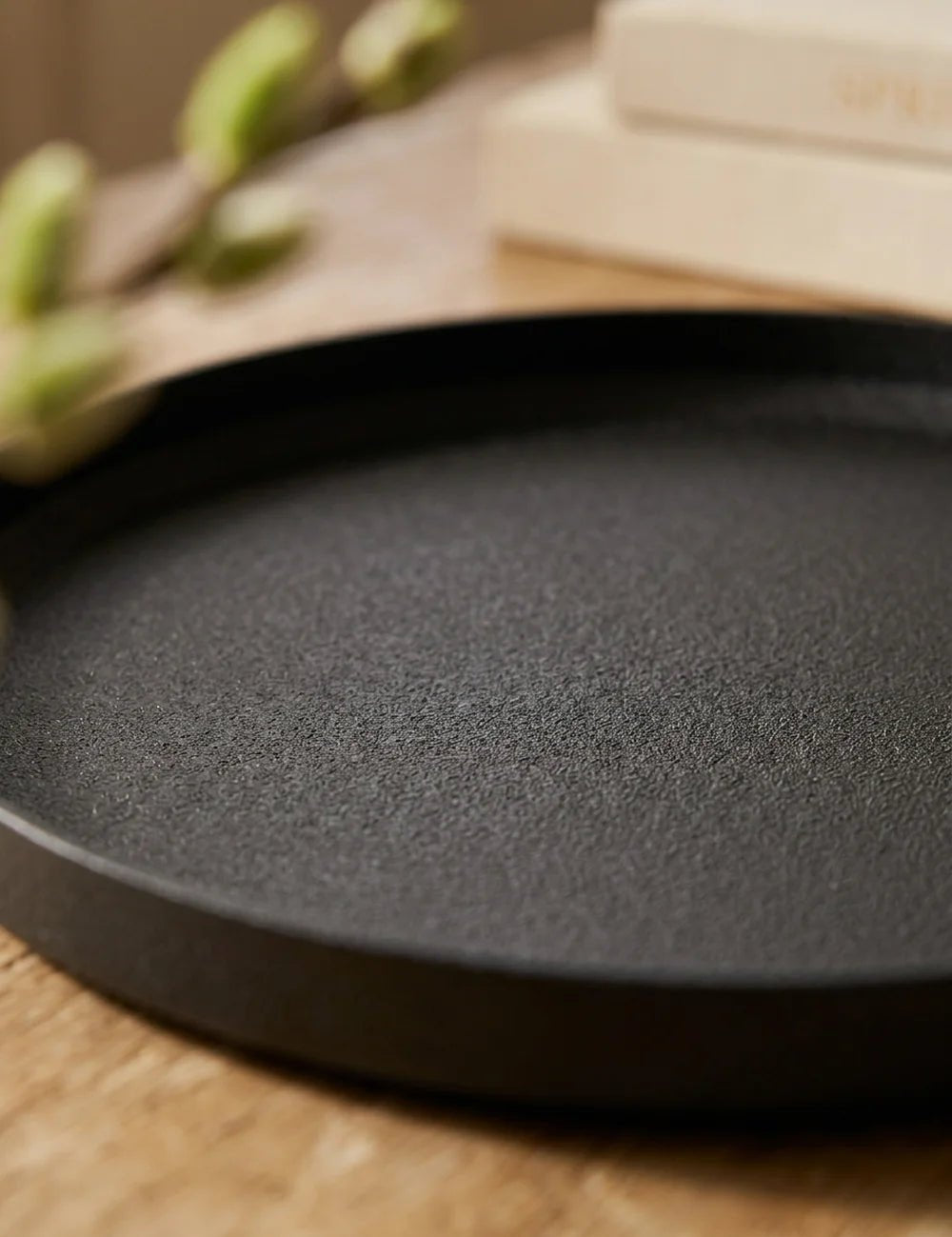 Kerzenteller Mio schwarz – Nahaufnahme Materialdetail
