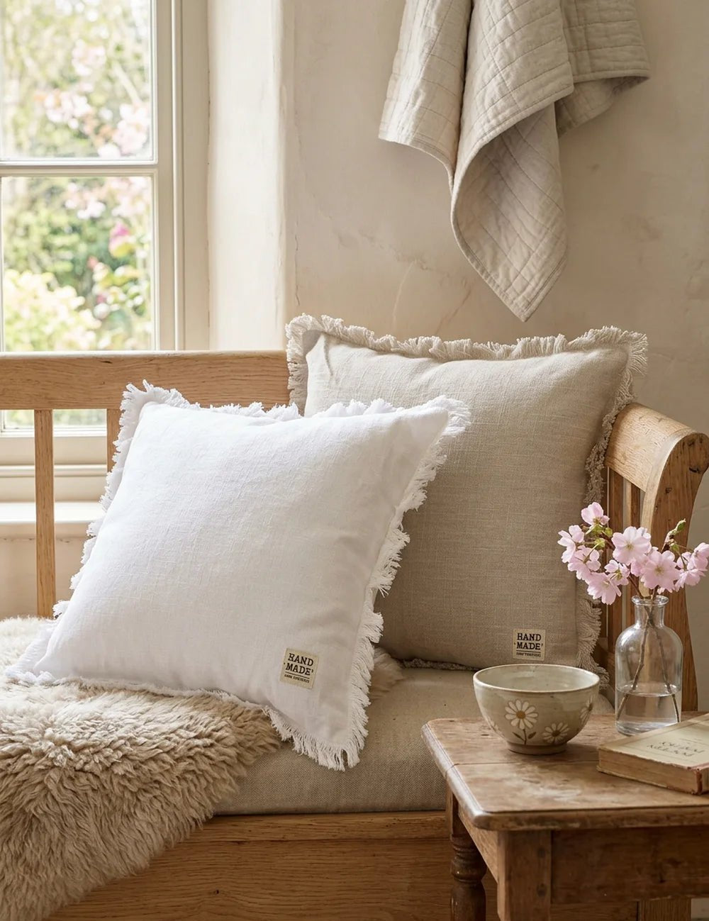 Kissen Lenea – in Gruppenarrangement dekoriert