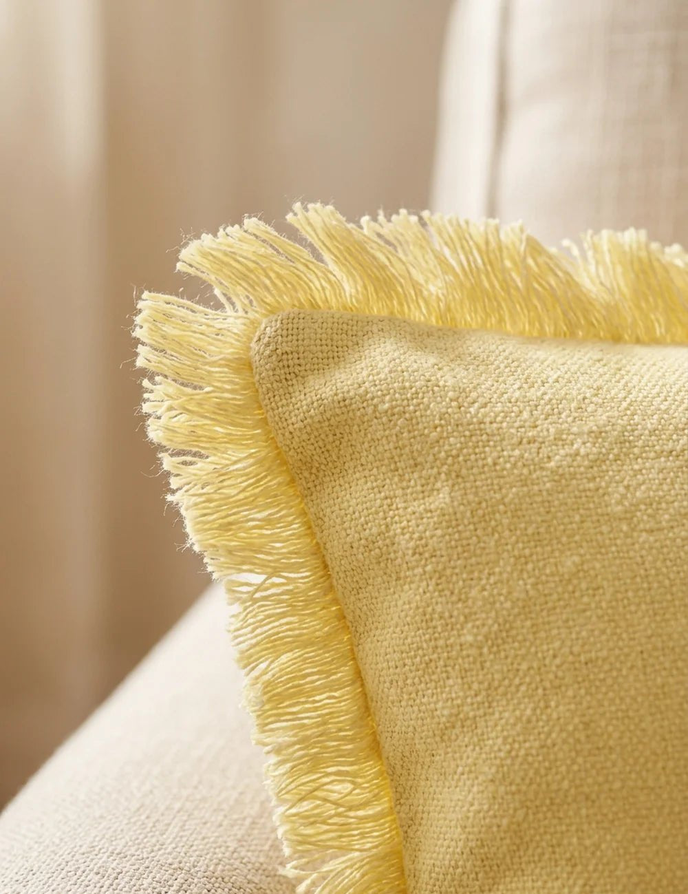Kissen Lenea Hellgelb – Nahaufnahme Materialdetail