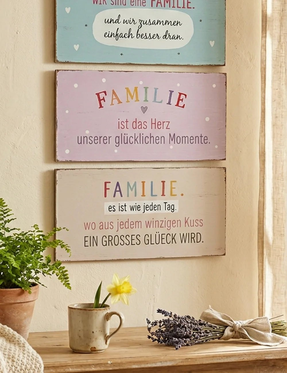 Schild "Familie" – Ansicht von der Seite
