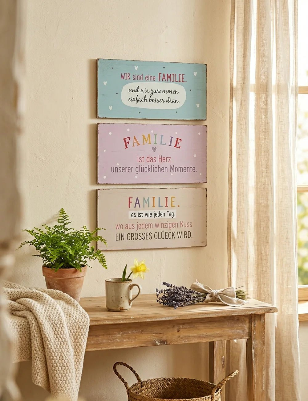 Schild "Familie" – in Gruppenarrangement dekoriert