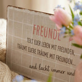 Schild "Freunde" – Nahaufnahme Materialdetail