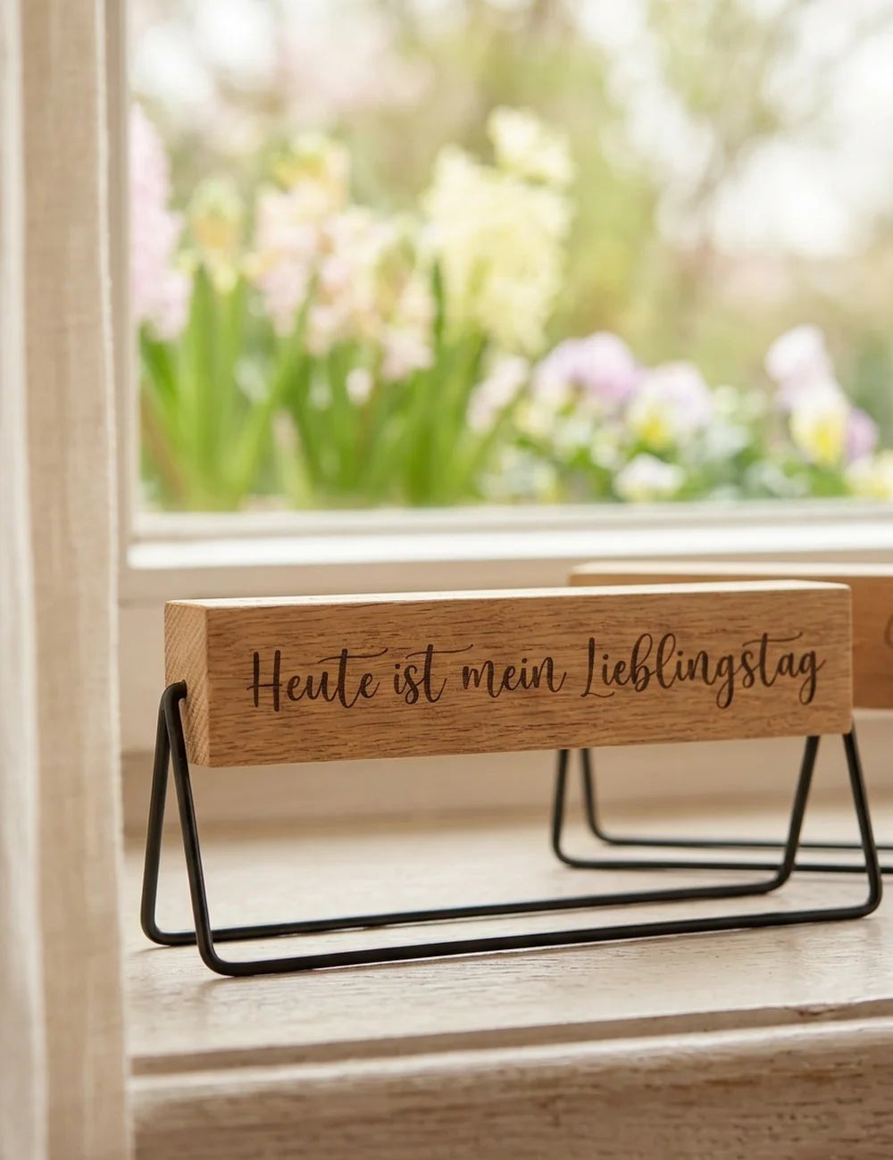 Schild "Glücksmoment" – Nahaufnahme Materialdetail