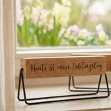 Schild "Glücksmoment" – Nahaufnahme Materialdetail