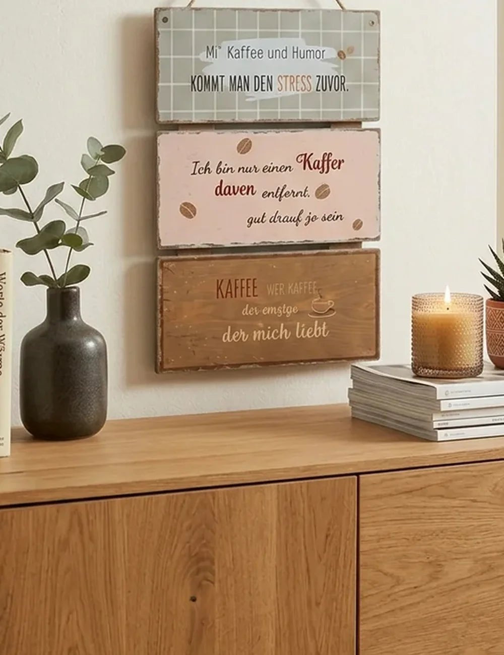 Schild "Kaffee" – Ansicht von der Seite