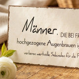 Schild "Männer" – Nahaufnahme Materialdetail