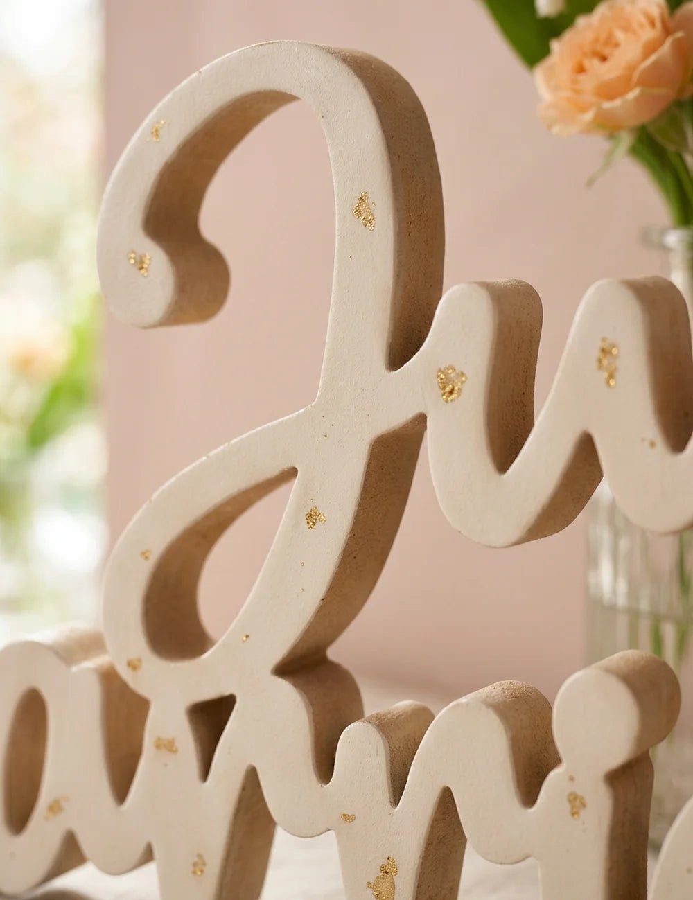 Schriftzug Just Married – Nahaufnahme Materialdetail