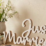 Schriftzug Just Married – Ansicht von der Seite