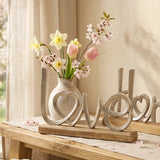 Schriftzug Love Home – Ansicht von der Seite