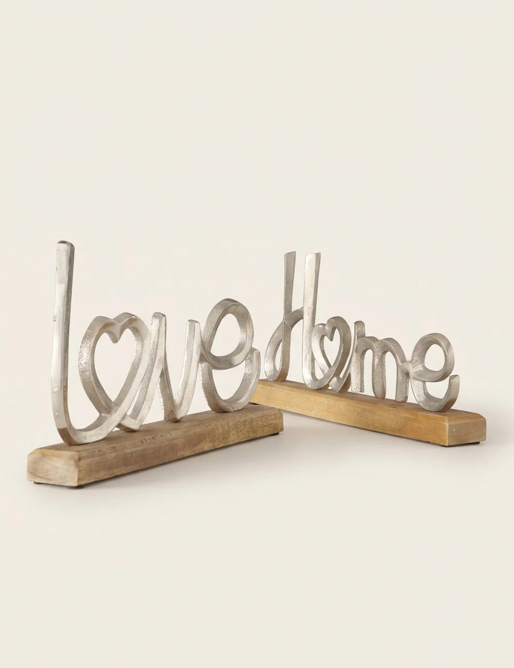 Schriftzug Love Home – Produktansicht frontal