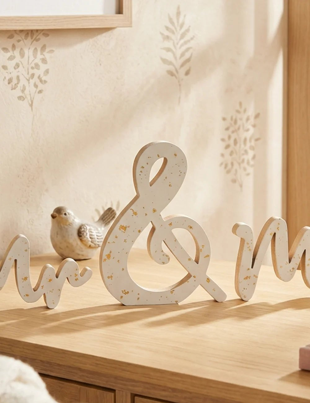 Schriftzug Mr. & Mrs. – Ansicht von der Seite