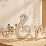 Schriftzug Mr. & Mrs. – Ansicht von der Seite