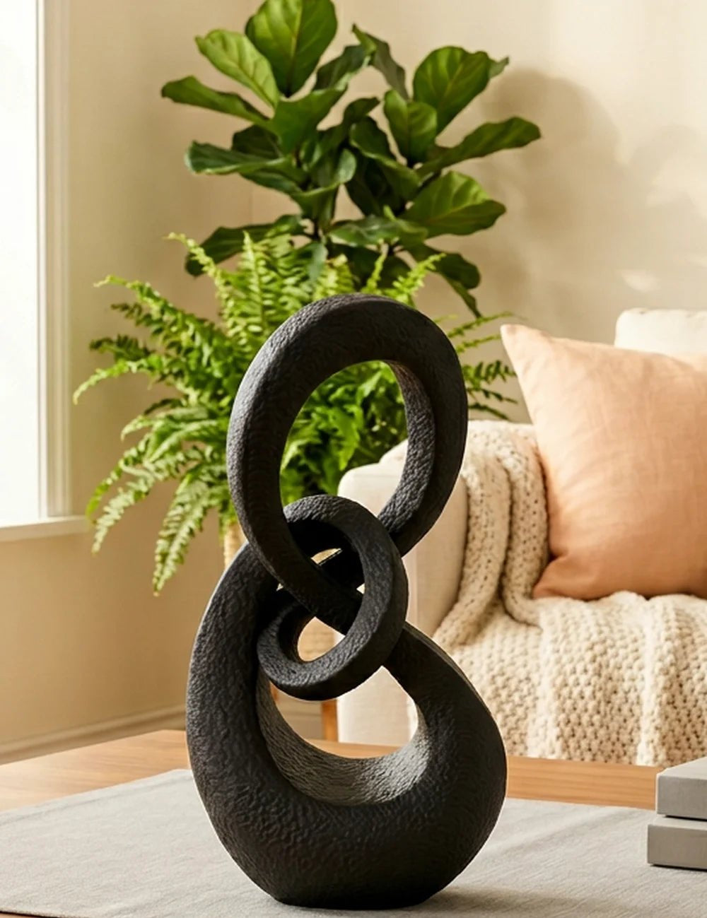 Skulptur Ryma – Ansicht von der Seite