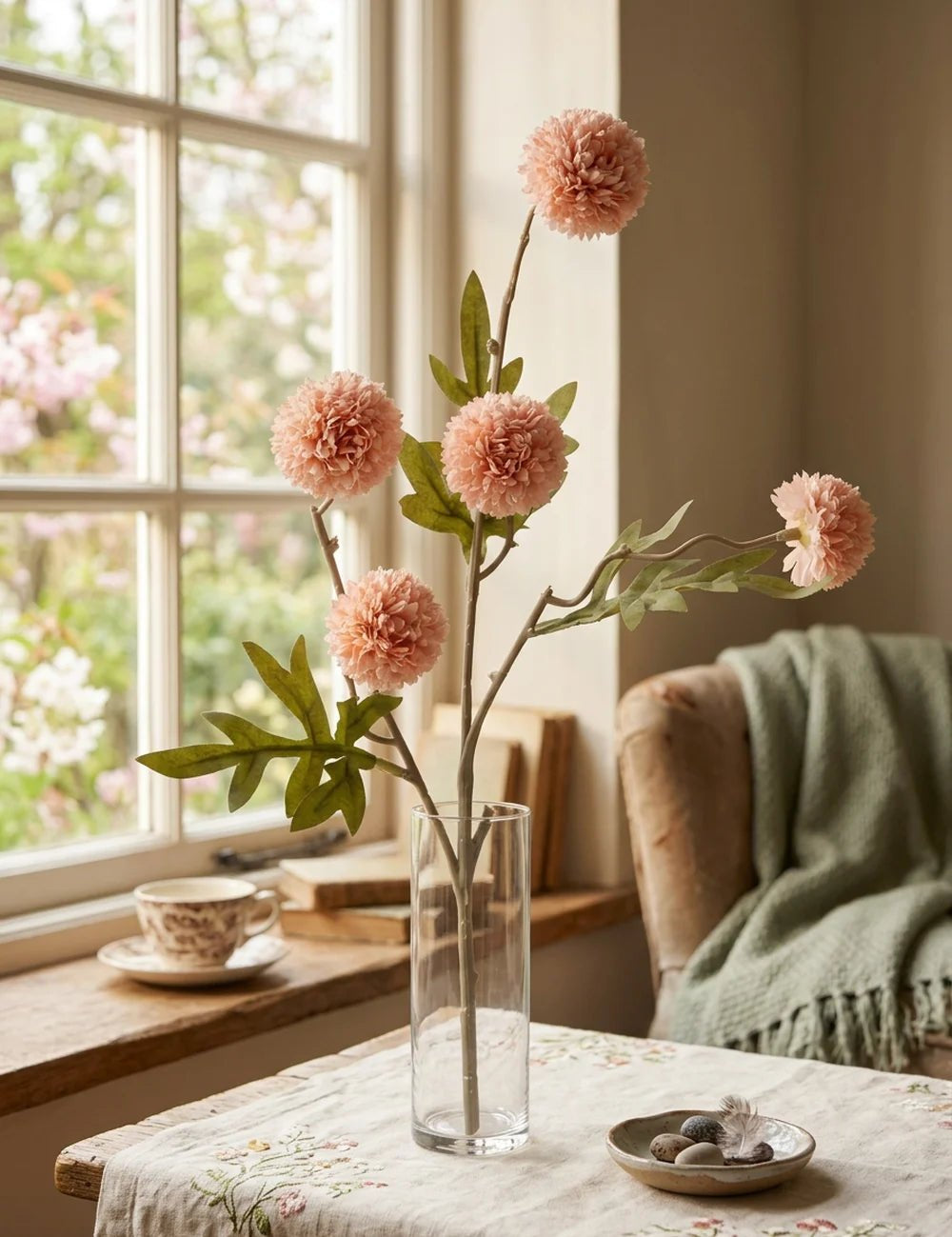 Stielblume Dahlie Hellrosa – dekoriert im Wohnambiente