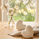Streuer Heart weiß 2tlg. – in Gruppenarrangement dekoriert