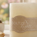 Stumpenkerze Basic, weiß 10 cm – Nahaufnahme Materialdetail