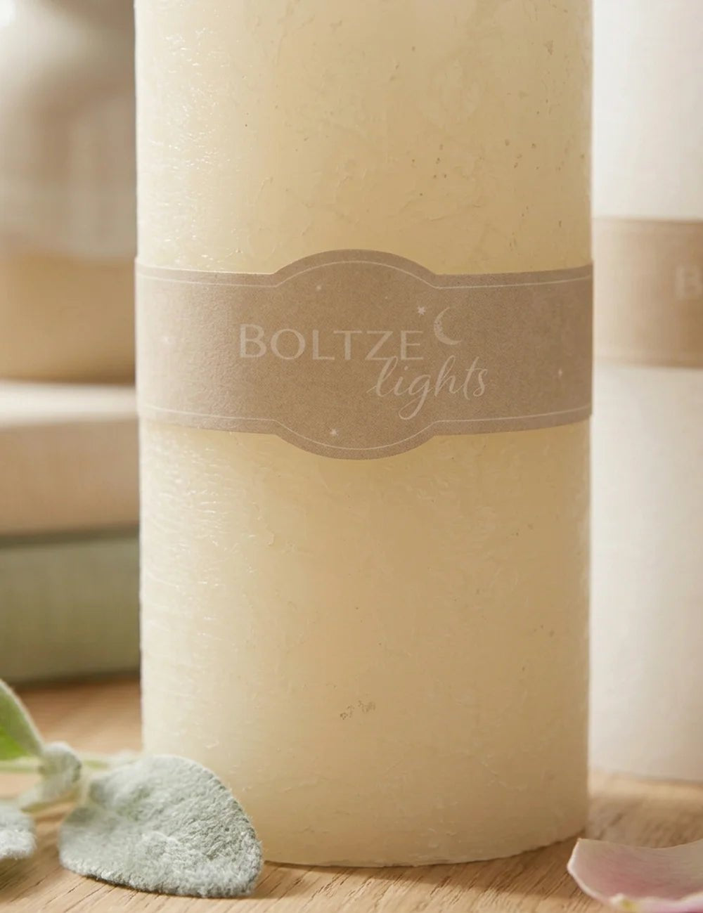 Stumpenkerze Basic, weiß 20 cm – Nahaufnahme Materialdetail