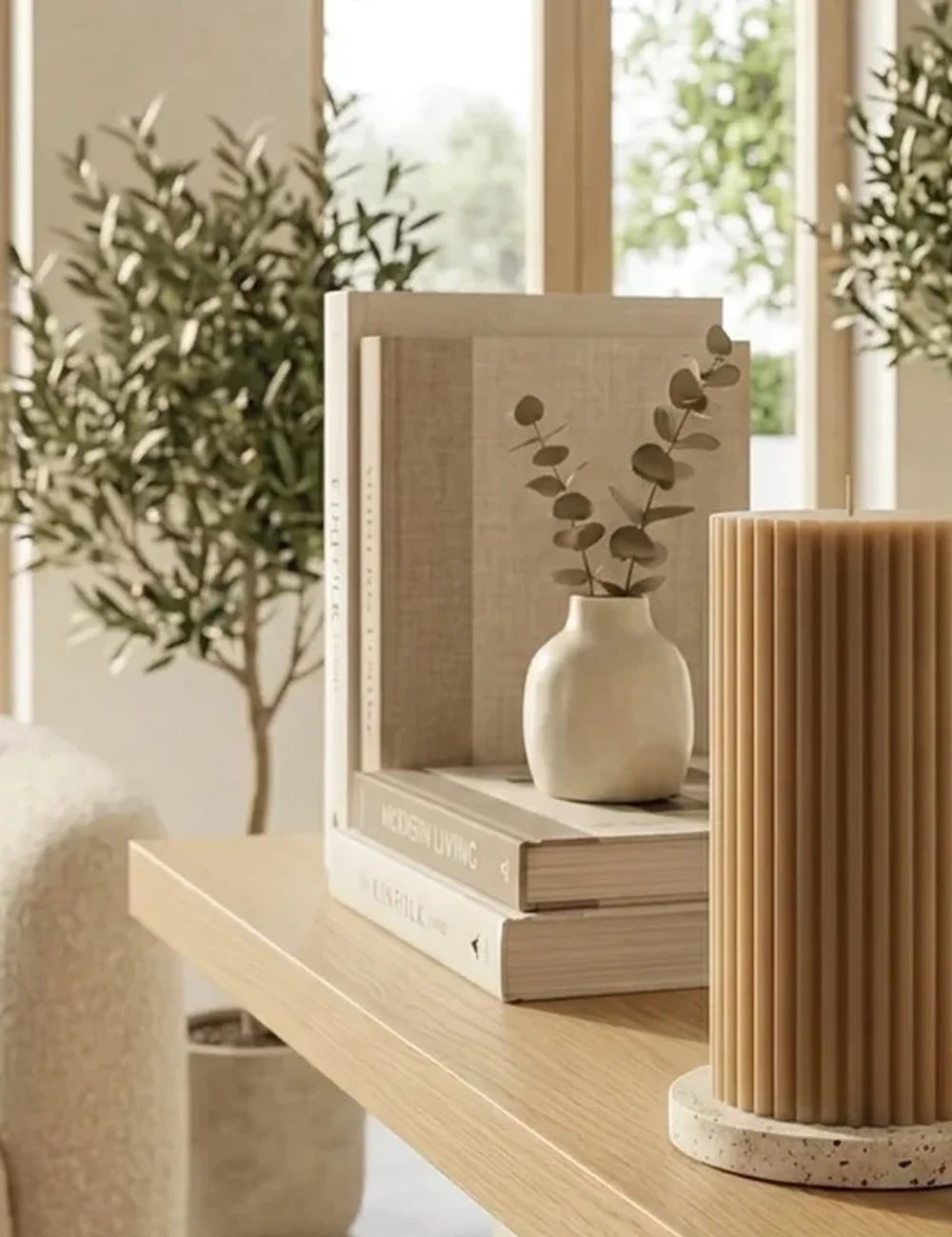 Stumpenkerze Classic Beige – Ansicht von der Seite