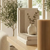 Stumpenkerze Classic Beige – Ansicht von der Seite