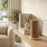 Stumpenkerze Classic Beige – dekoriert im Wohnambiente