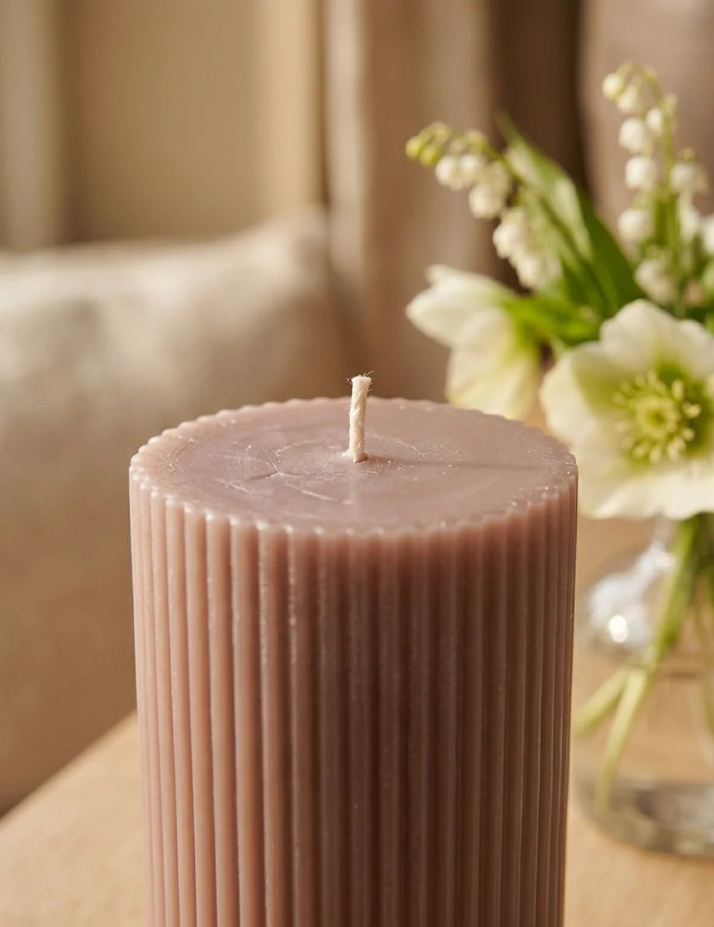 Stumpenkerze Classic taupe – Nahaufnahme Materialdetail