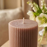 Stumpenkerze Classic taupe – Nahaufnahme Materialdetail