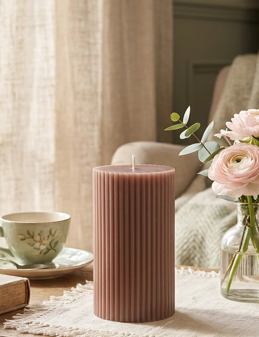 Stumpenkerze Classic taupe – Ansicht von der Seite
