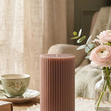 Stumpenkerze Classic taupe – Ansicht von der Seite