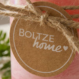 Stumpenkerze Gradienta Pink – Rückansicht mit Materialdetail