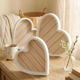 Tablett Herzform – dekoriert im Wohnambiente