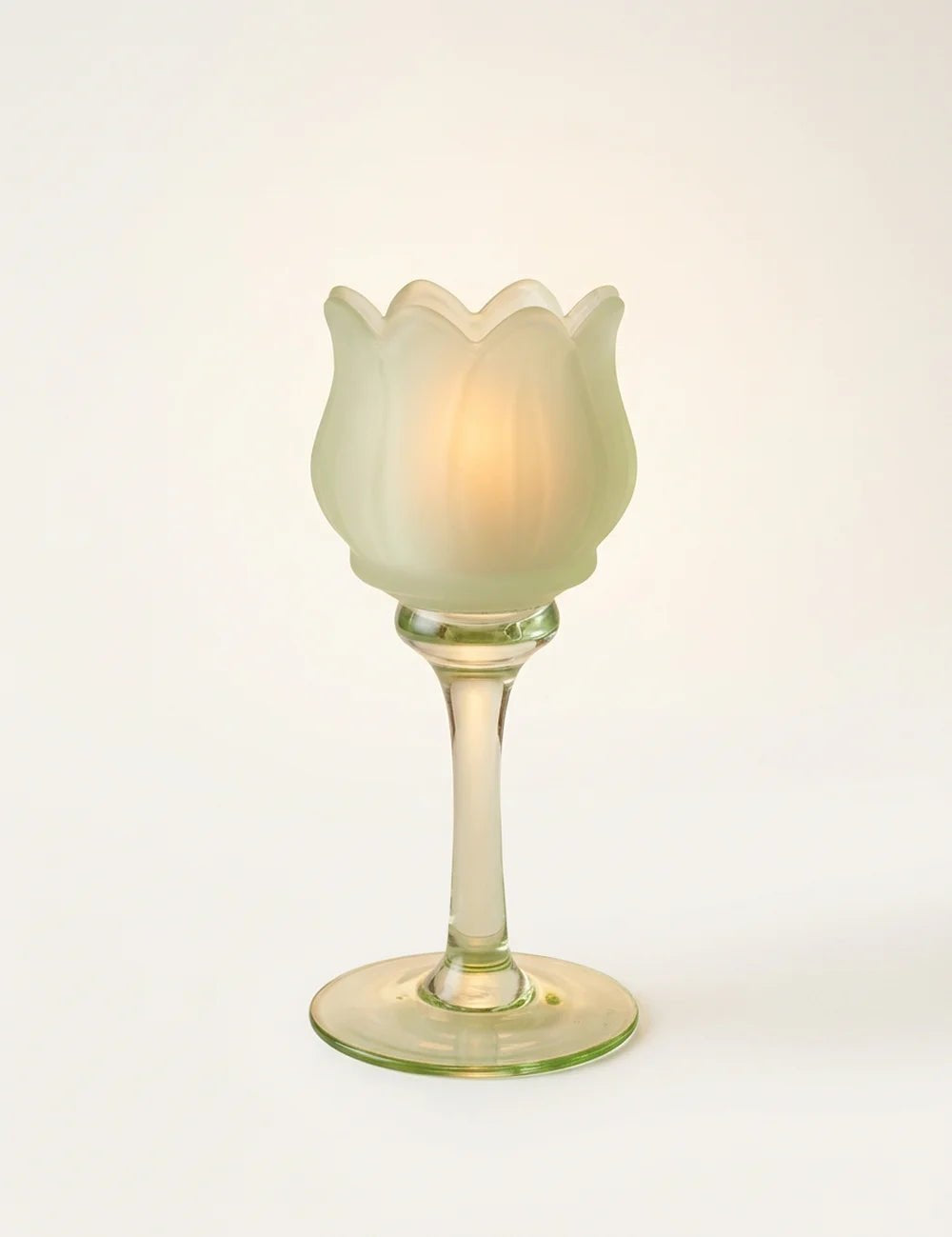 Tulpenförmiger Teelichthalter Tully grün aus mattiertem Glas mit Teelicht