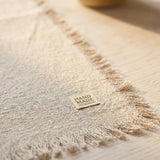 Tischläufer Lenea Cremeweiß/Cappuccino – Nahaufnahme Materialdetail