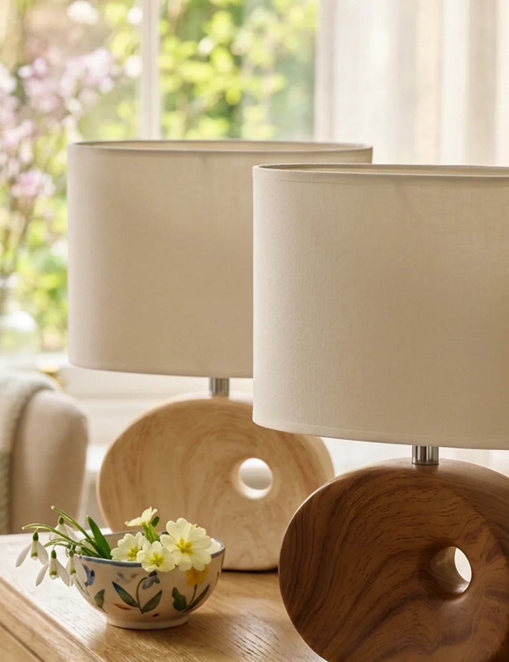 Tischleuchte Oakville – Ansicht von der Seite