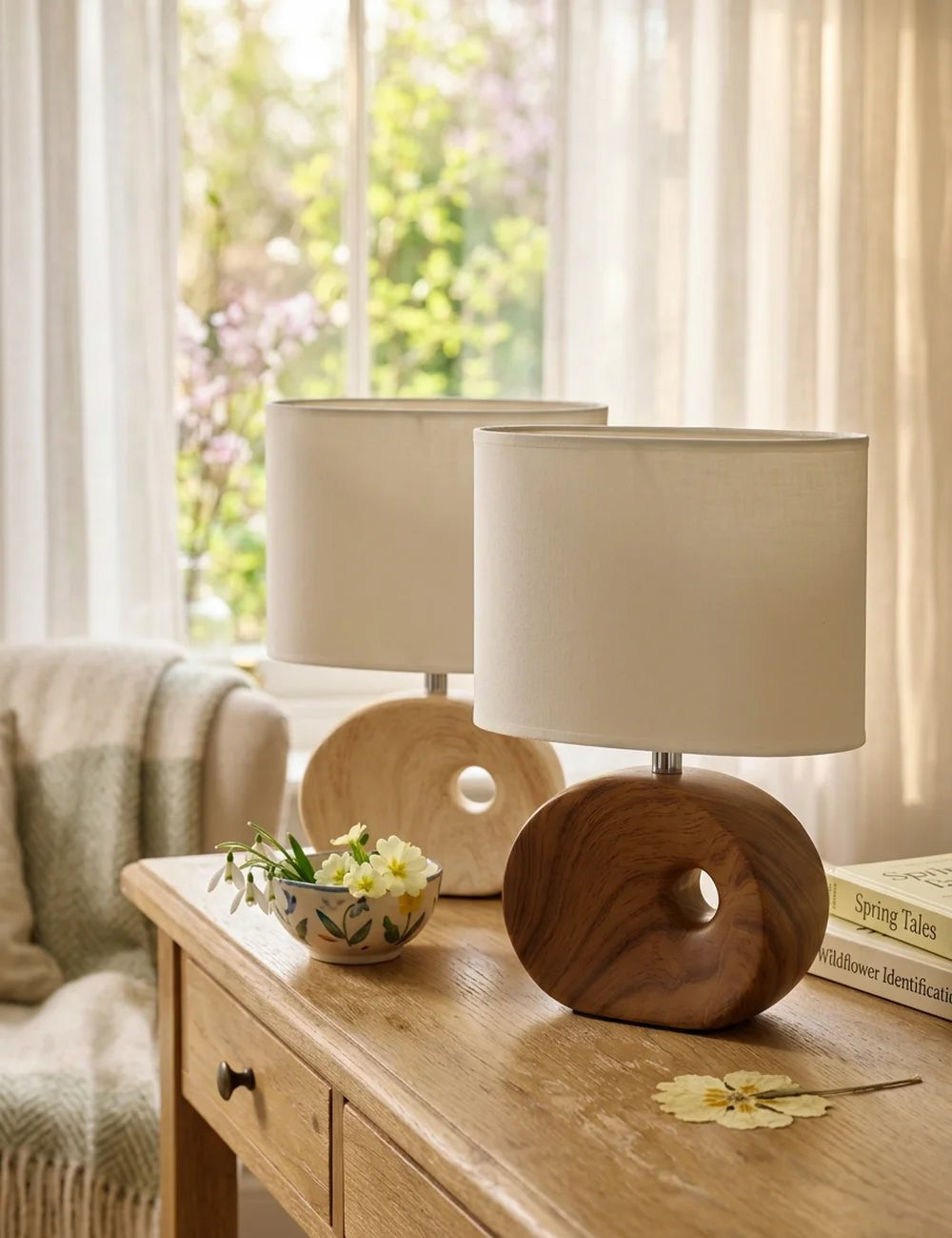 Tischleuchte Oakville – in Gruppenarrangement dekoriert