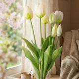 Tulpenstrauß Falona – dekoriert im Wohnambiente