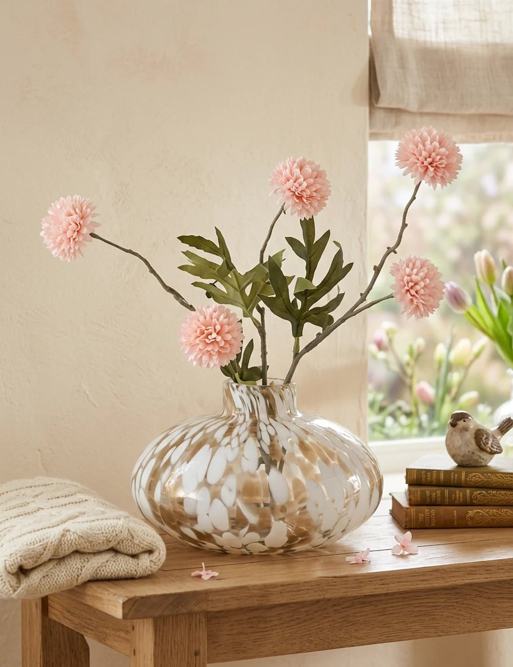 Vase Dotti – in Gruppenarrangement dekoriert