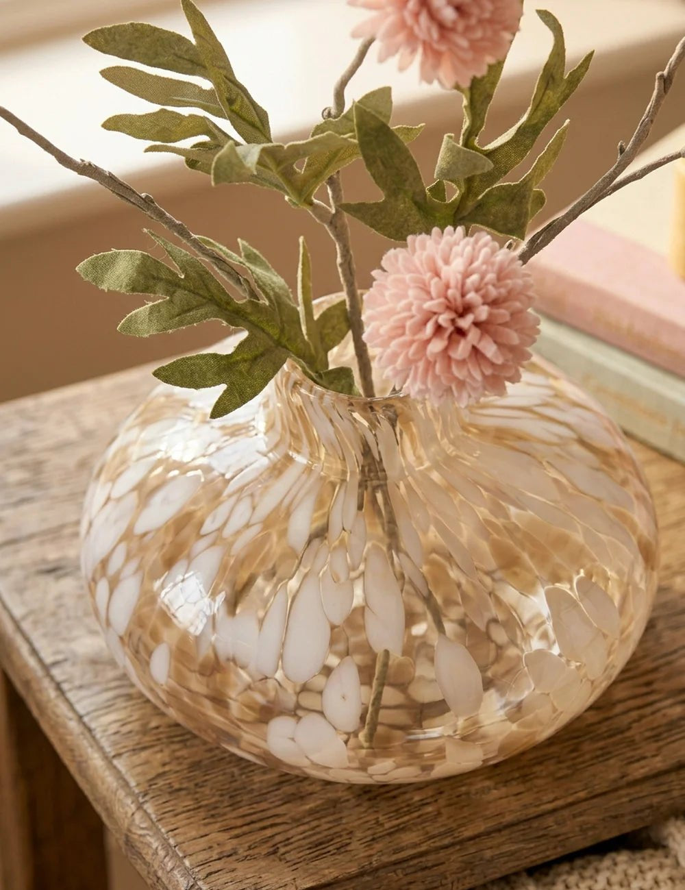 Vase Dotti – dekoriert im Wohnambiente